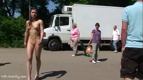 Visa July - Cute German Babe Naked In Public Streets varma klipp
