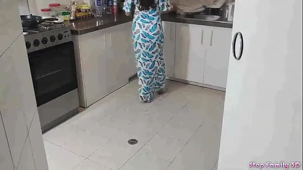 Horny Stepdaughter Gets Fucked With Her Stepdad In The Kitchen When Her Mom Is Not Home گرم کلپس دکھائیں