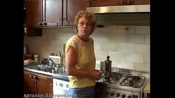 Zobraziť Ugly granny ass fucks teplé klipy