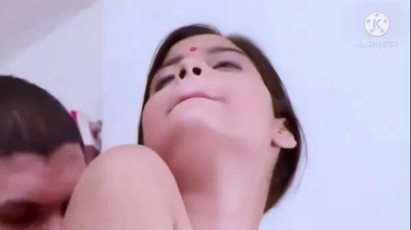 Vis Indian girl Aarti Sharma seduced into threesome web series varme klipp