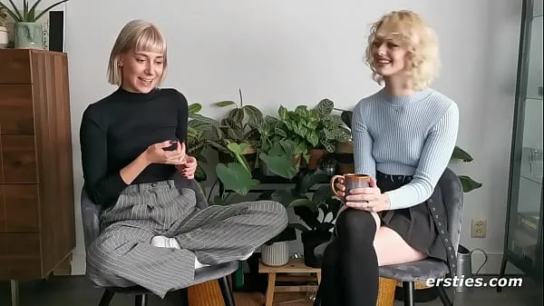 Näytä Blonde's First Time Eating Pussy lämpimiä leikkeitä
