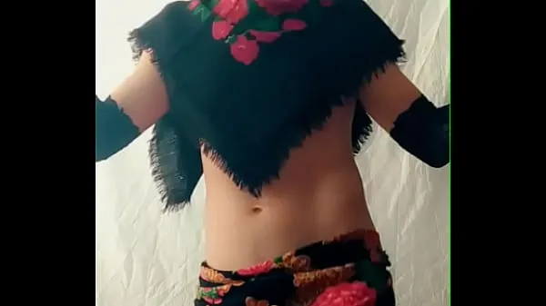 Laat sissy dancing arabic dance warme clips zien