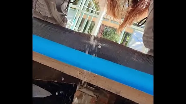 Laat Risky ooutdoor pee at construction site warme clips zien