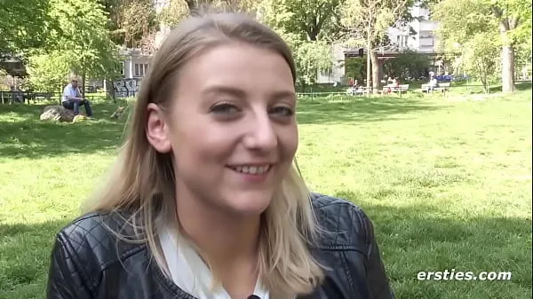 Meleg klipek megjelenítése Hot 19-year-old girl from Munich allows herself to be filmed masturbating