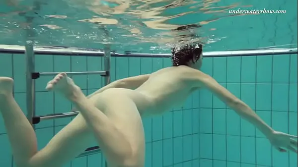 显示Russian girl swims nude while stripping in the pool温暖的剪辑