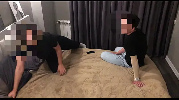Tunjukkan Hidden camera filmed how a girl cheats on her boyfriend at a party Klip hangat