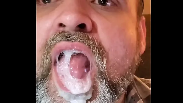 Vis Me Gargling a Mouthful of Cum varme Clips