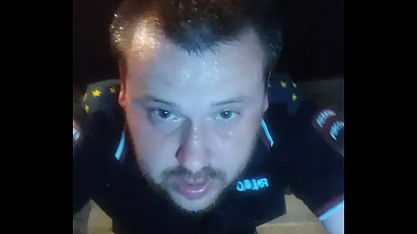Εμφάνιση Full video: rough fuck of a policeman's anal hole with a bottle of vodka ζεστών κλιπ