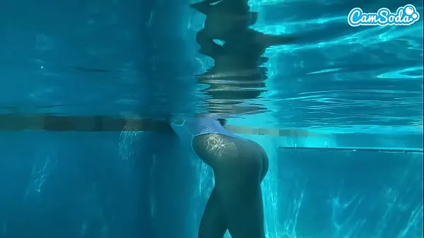 Tampilkan Underwater Sex Amateur Teen Crushed By BBC Big Black Dick Klip hangat
