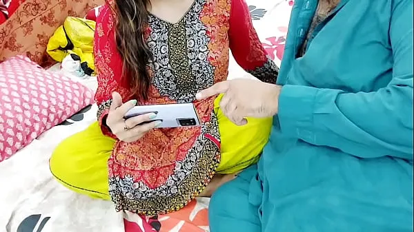 عرض PAKISTANI REAL HUSBAND WIFE WATCHING DESI PORN ON MOBILE THAN HAVE ANAL SEX WITH CLEAR HOT HINDI AUDIO مقاطع دافئة