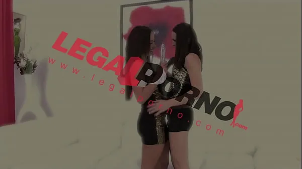 Εμφάνιση Nomi Melone & Emily F Gooey Buns Video SZ312 ζεστών κλιπ