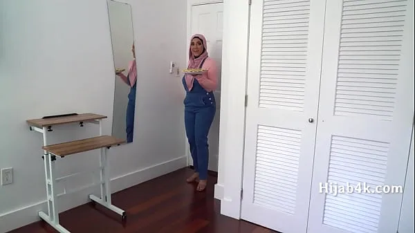 Zobrazit Corrupting My Chubby Hijab Wearing StepNiece teplé klipy
