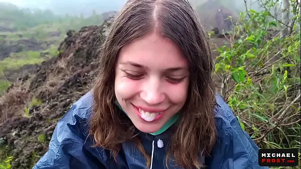 Vis The Riskiest Public Blowjob In The World On Top Of An Active Bali Volcano - POV varme Clips
