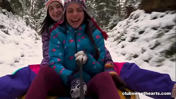 Zobrazit Snow Humping Bunnies teplé klipy