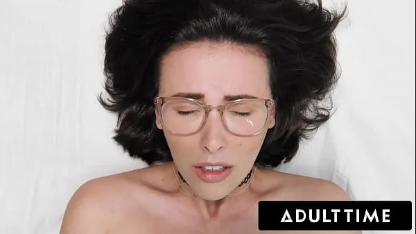 Zobraziť ADULT TIME - How Women Orgasm With Casey Calvert teplé klipy