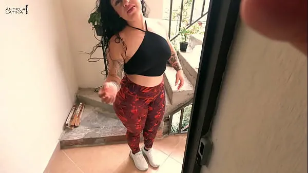 Hiển thị I fuck my horny neighbor when she is going to water her plants Clip ấm áp