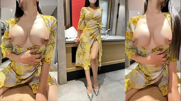 Visa The "domestic" goddess in yellow shirt, in order to find excitement, goes out to have sex with her boyfriend behind her back! Watch the beginning of the latest video and you can ask her out varma klipp