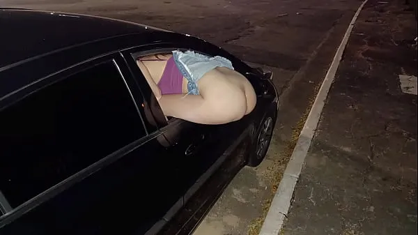 Pokaži Wife ass out for strangers to fuck her in public tople posnetke