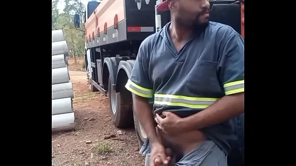 Εμφάνιση Worker Masturbating on Construction Site Hidden Behind the Company Truck ζεστών κλιπ