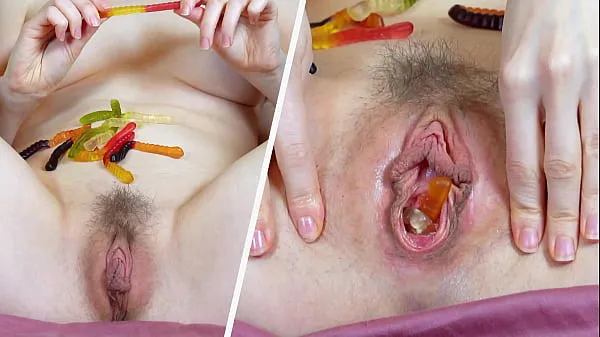 Mostre Neighbour is preparing cummy gummies by inserting candies in pussy and butthole for flavour clipes quentes